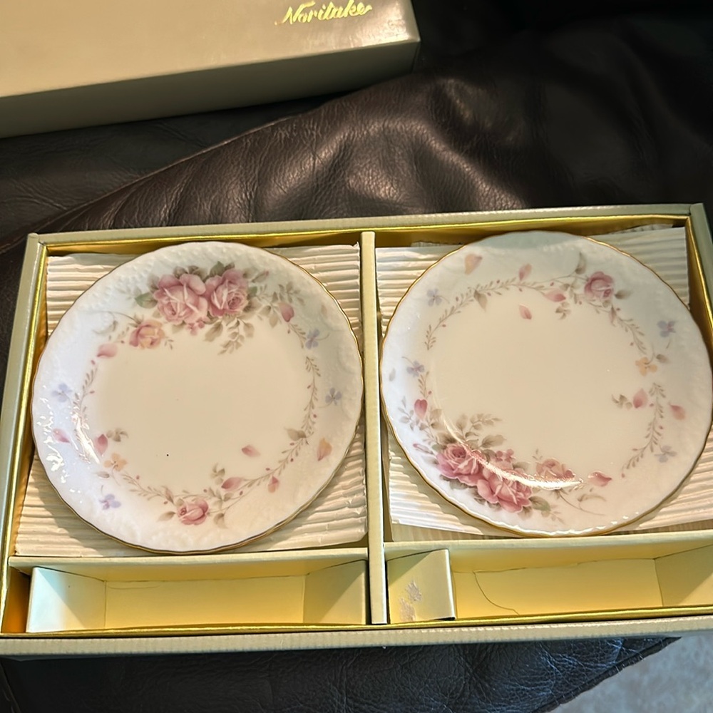 Five replacement dessert dishes Noritake in box new pink roses gold trim